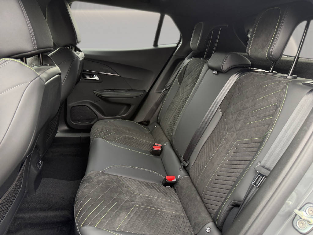 PEUGEOT 2008 Hybrid 145 e-DCS GT-image-6