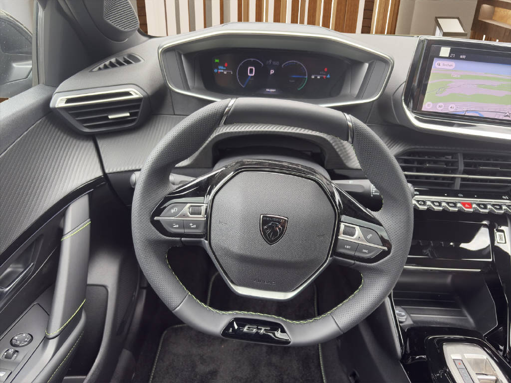 PEUGEOT 208 1.2 Hybrid 145 GT-image-10