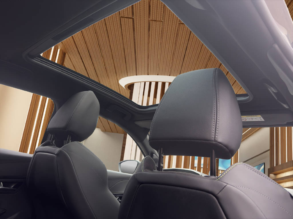 PEUGEOT 208 1.2 Hybrid 145 GT-image-14