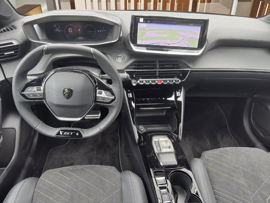 PEUGEOT 208 1.2 Hybrid 145 GT-image-9