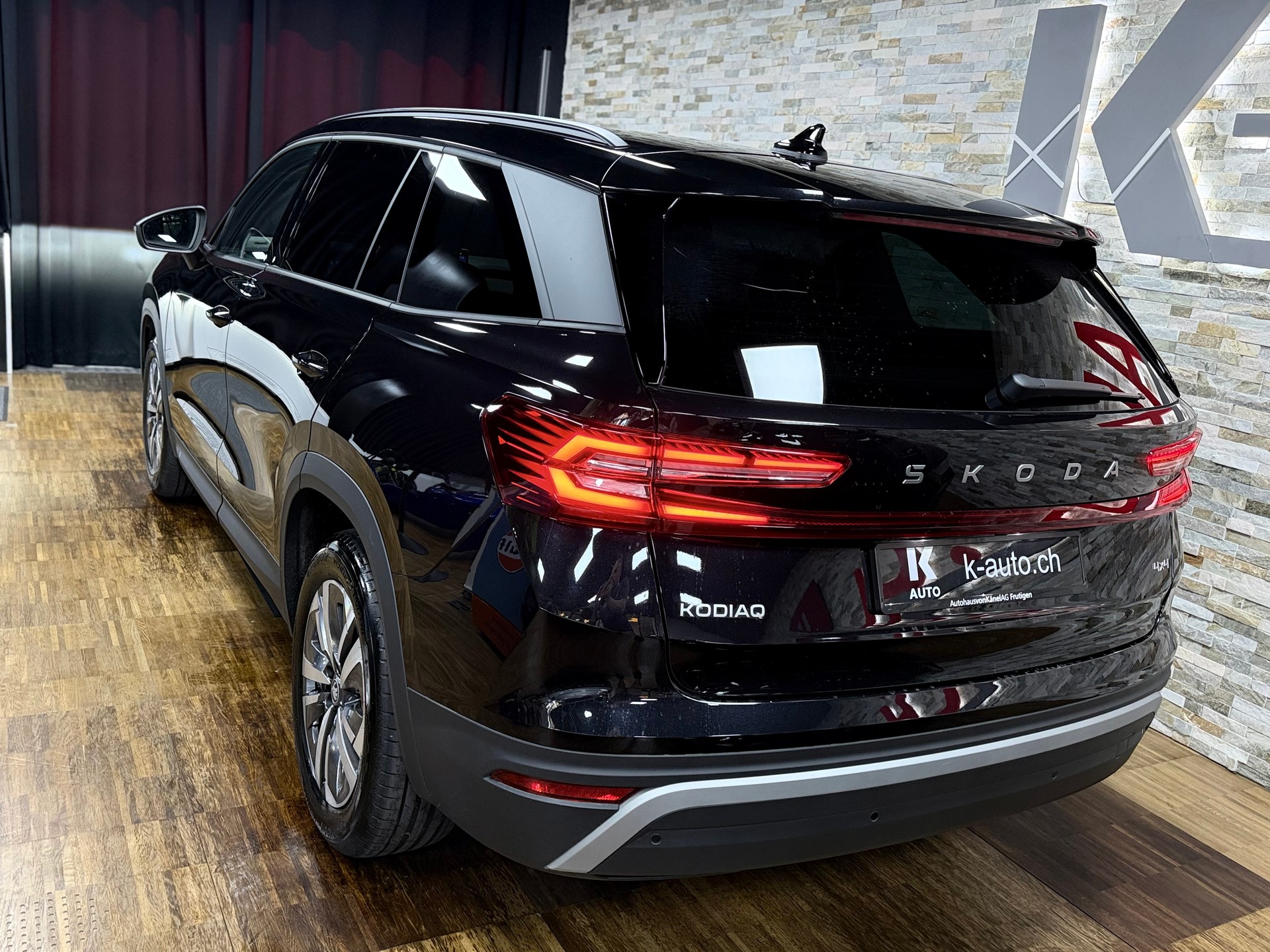 SKODA Kodiaq 2.0 TSI Selection 4x4-showroom-element-1