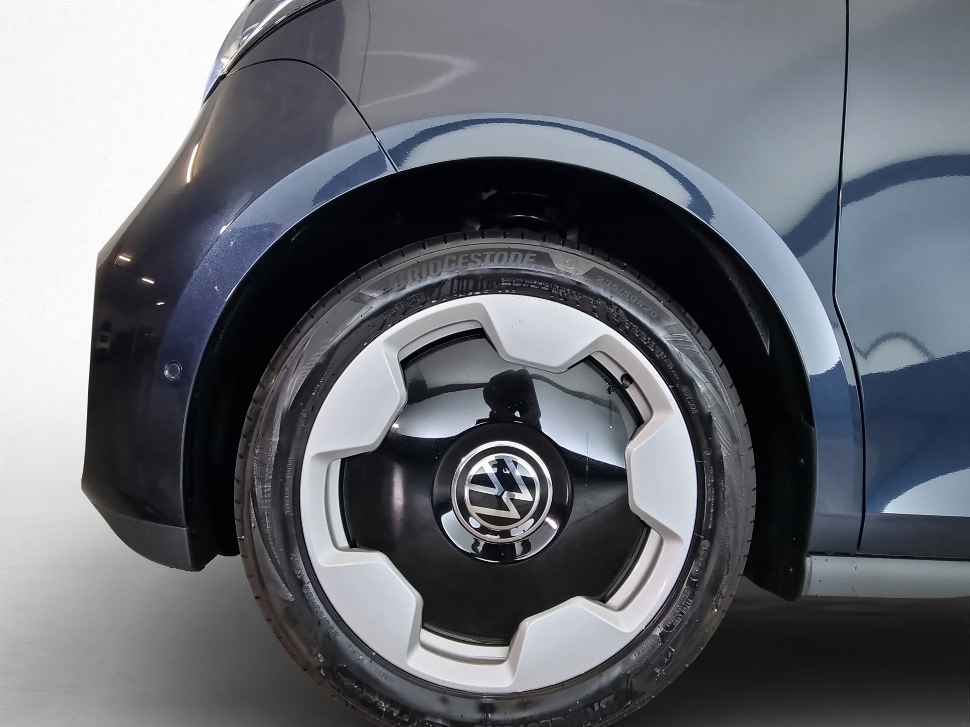 VW ID.Buzz LWB Pro (lang) 7-Sitzer-image-15