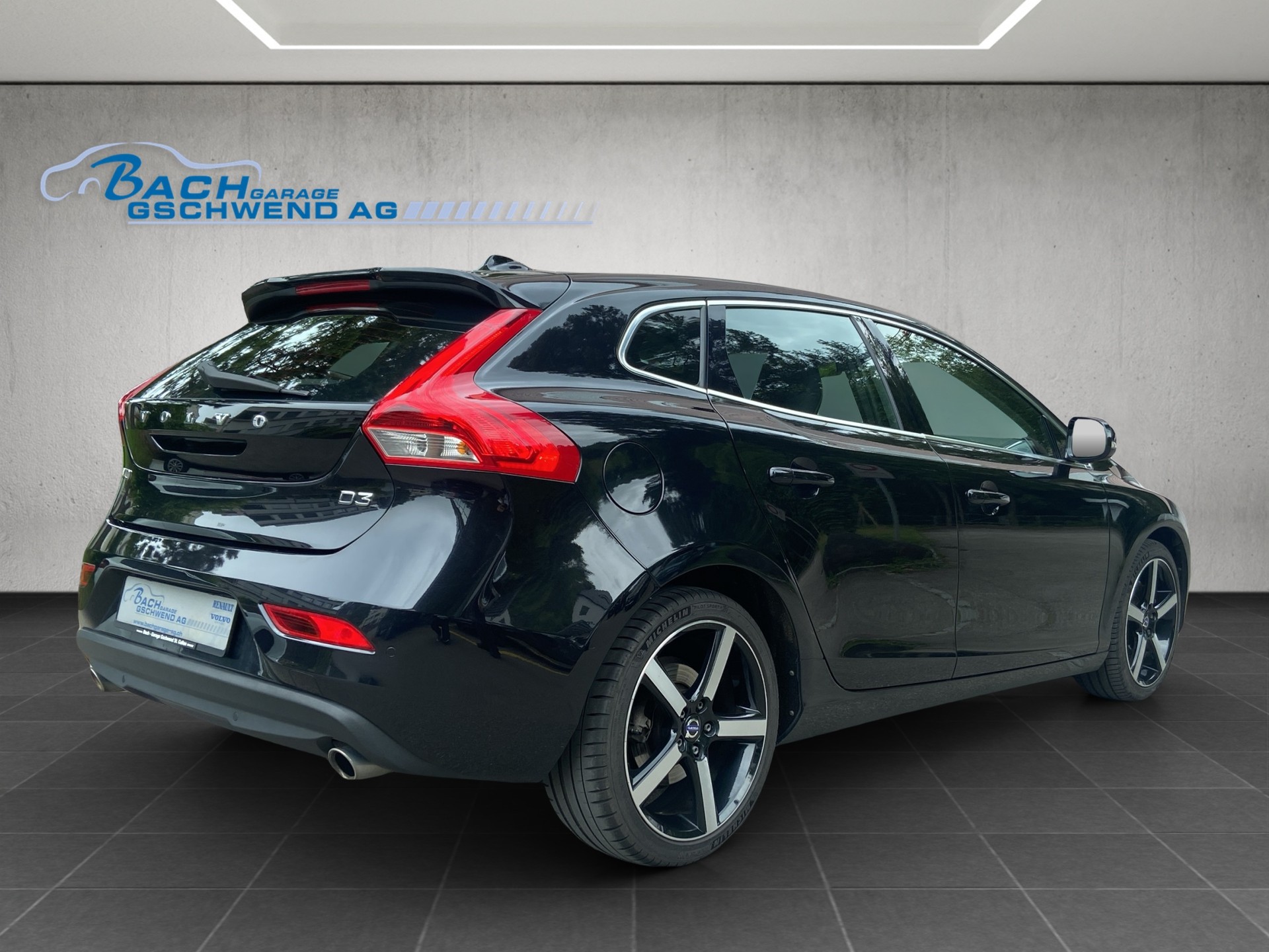 VOLVO V40 D3 Momentum Geartronic-showroom-element-3