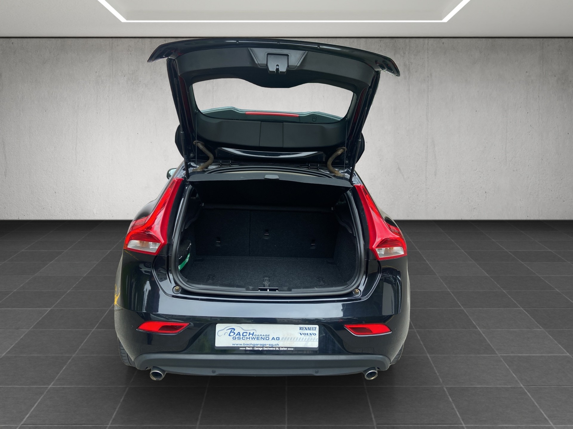 VOLVO V40 D3 Momentum Geartronic-image-13
