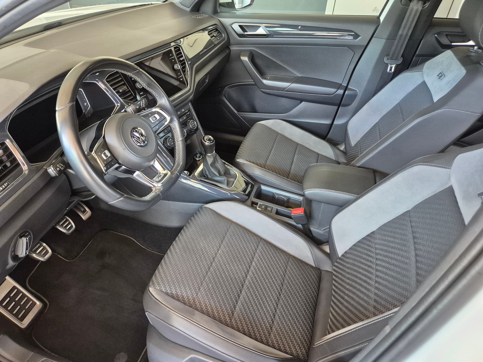 VW T-Roc 1.0 TSI Advance *R-Line*-image-8