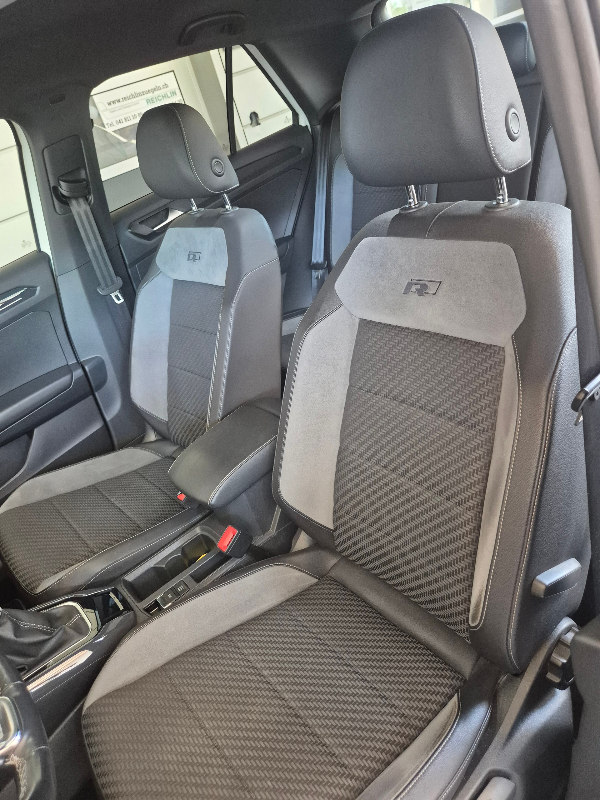 VW T-Roc 1.0 TSI Advance *R-Line*-image-9