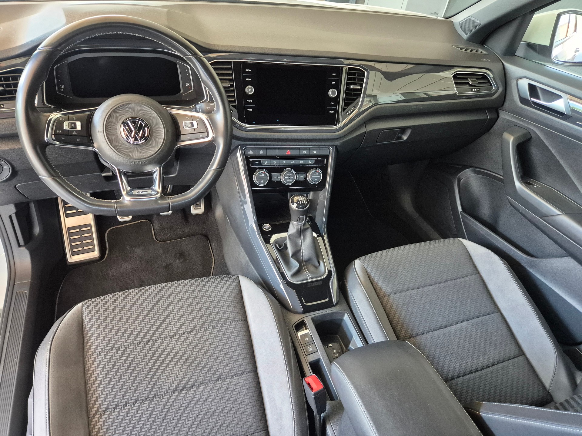 VW T-Roc 1.0 TSI Advance *R-Line*-image-7