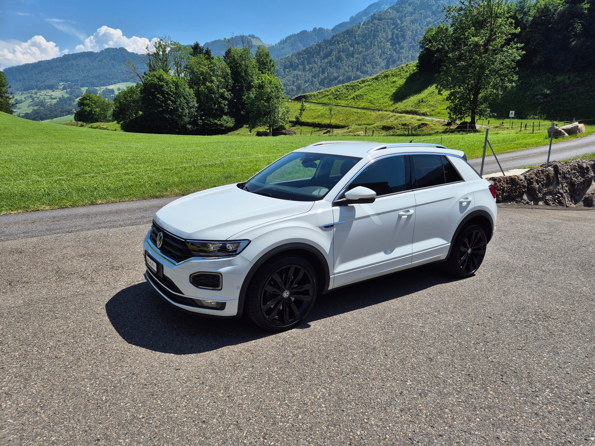 VW T-Roc 1.0 TSI Advance *R-Line*-image-1