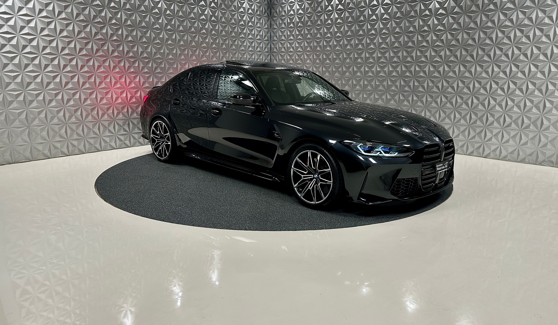 BMW M3 Competition-showroom-element-2