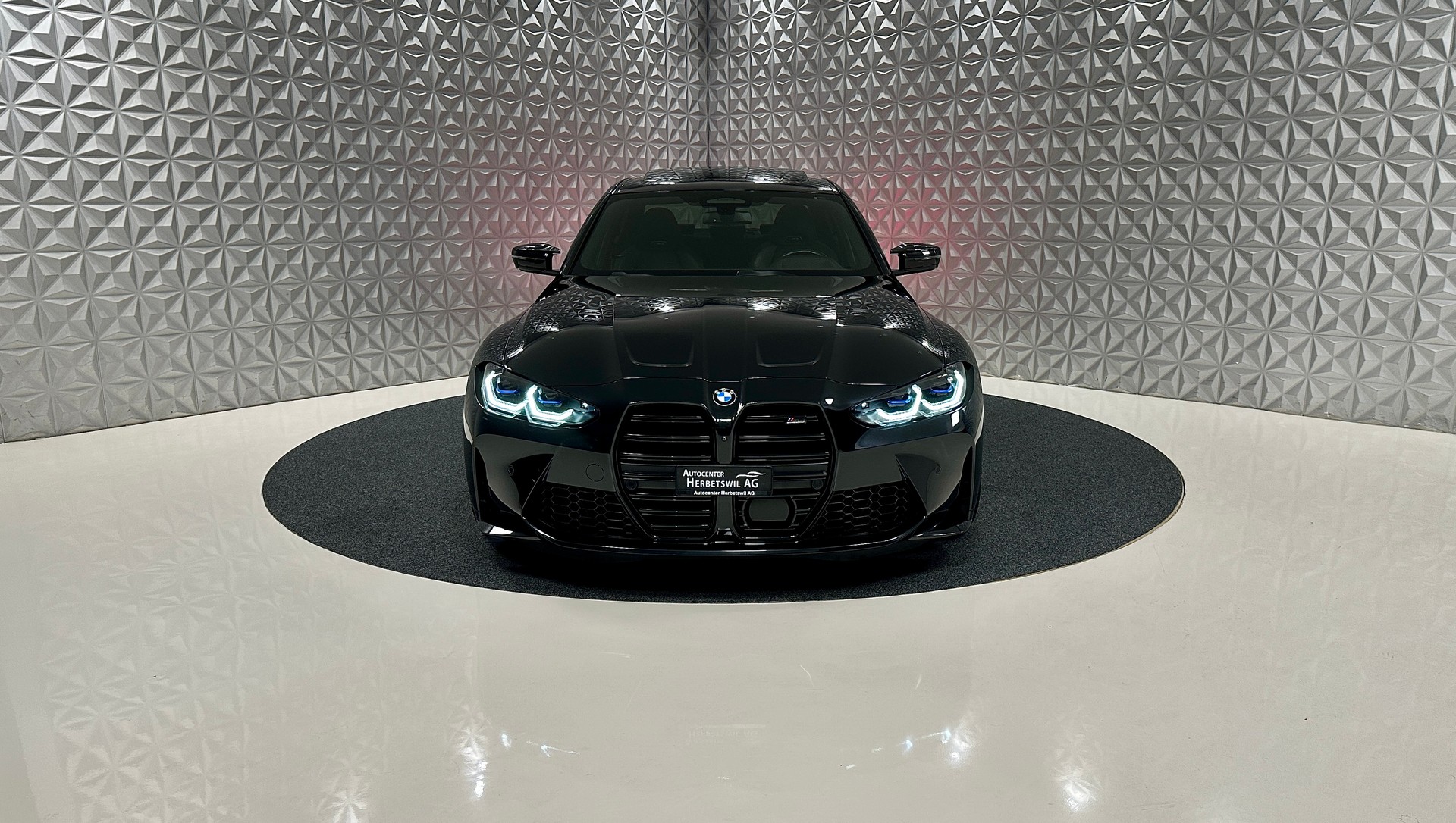 BMW M3 Competition-showroom-element-1
