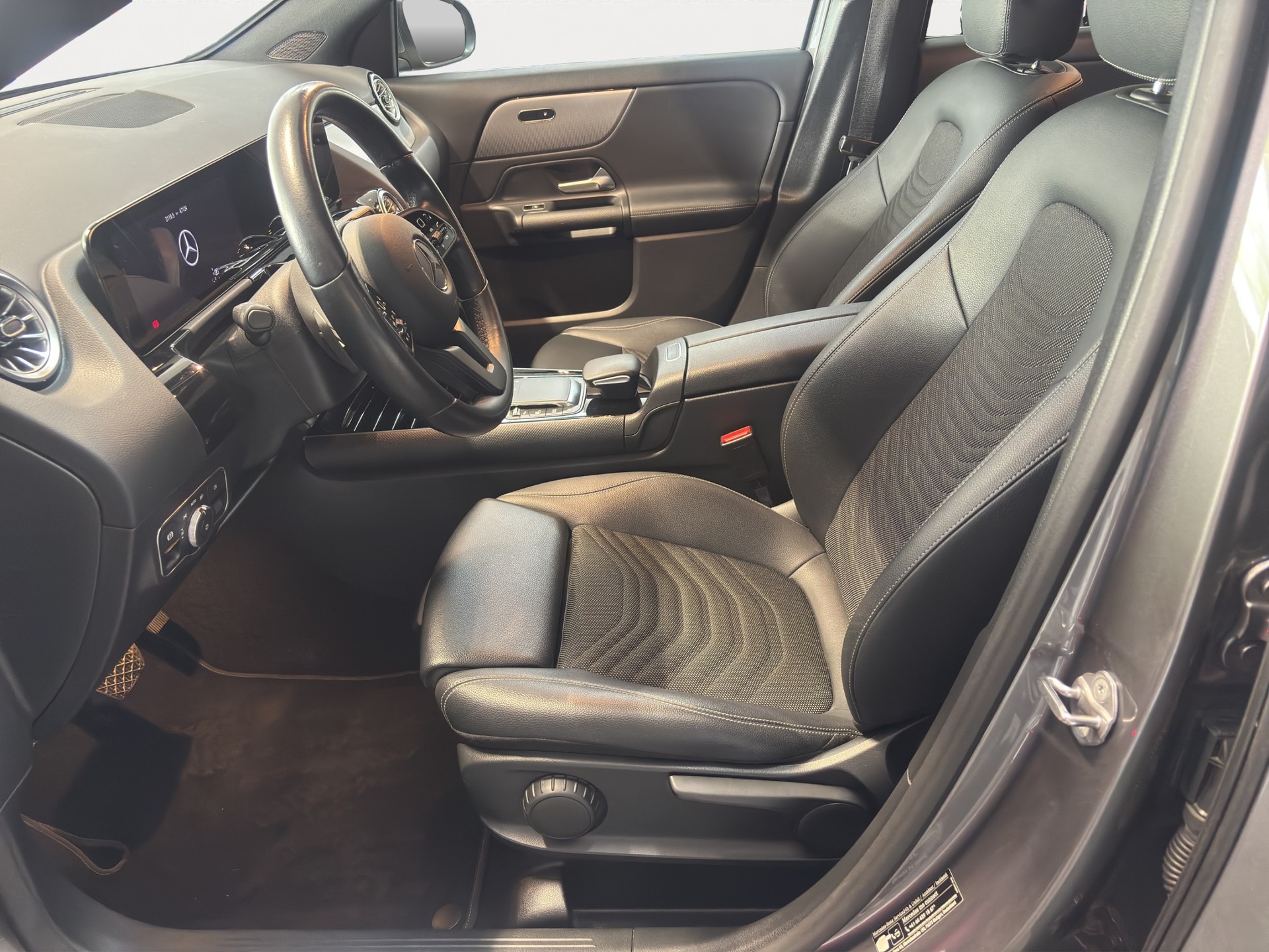 MERCEDES-BENZ GLA 200 4Matic Style 8G-DCT-image-7