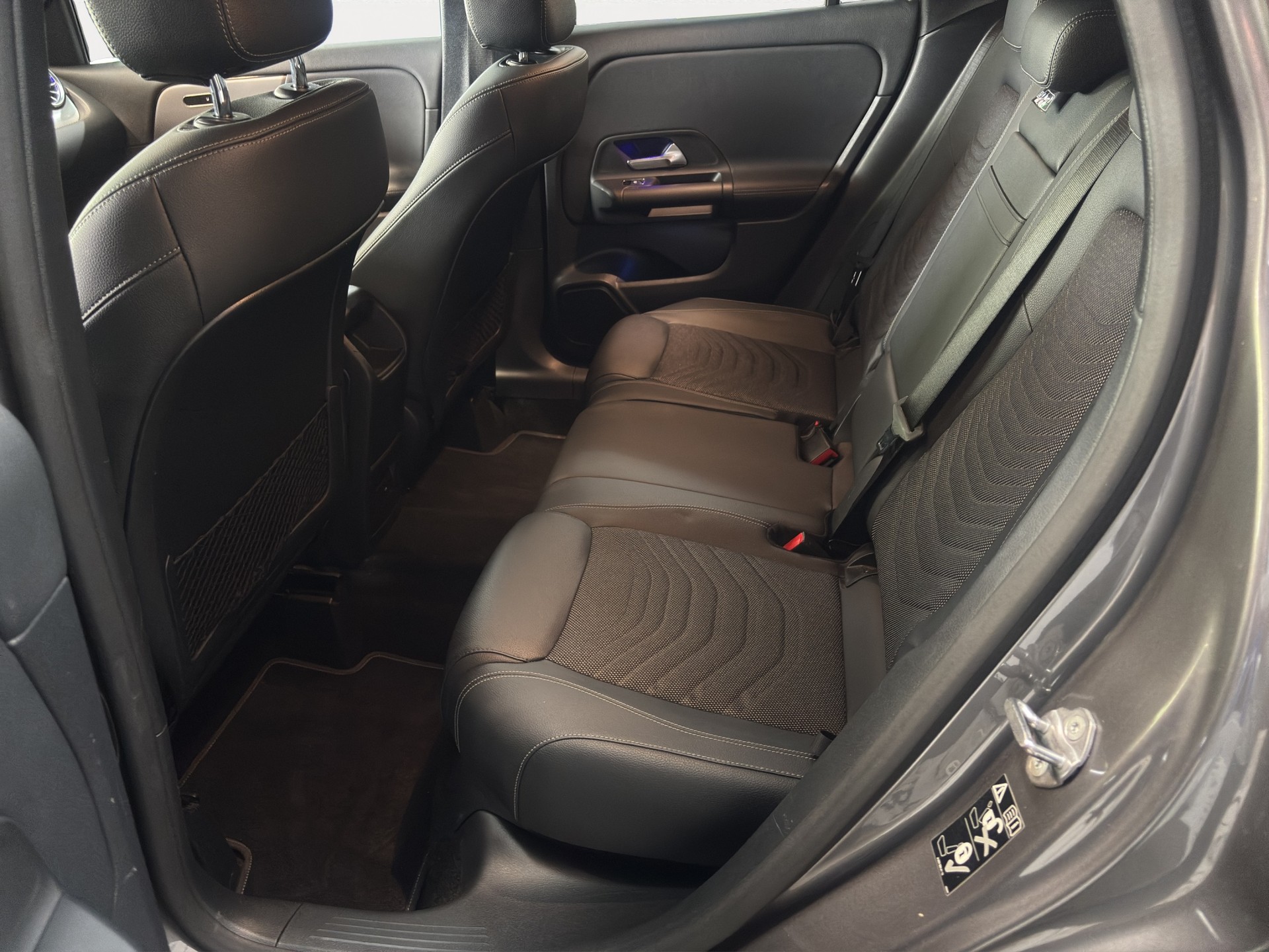 MERCEDES-BENZ GLA 200 4Matic Style 8G-DCT-image-11