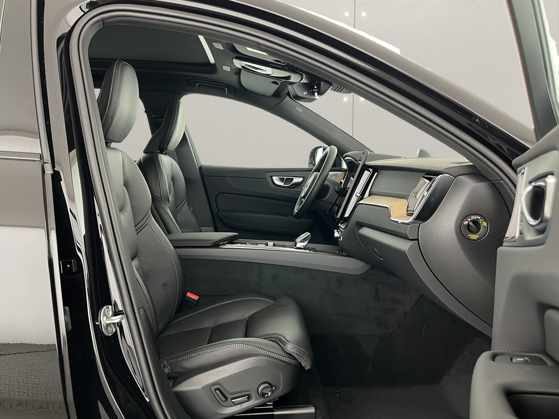 VOLVO XC60 2.0 T8 TE Ultra Dark eAWD-image-13