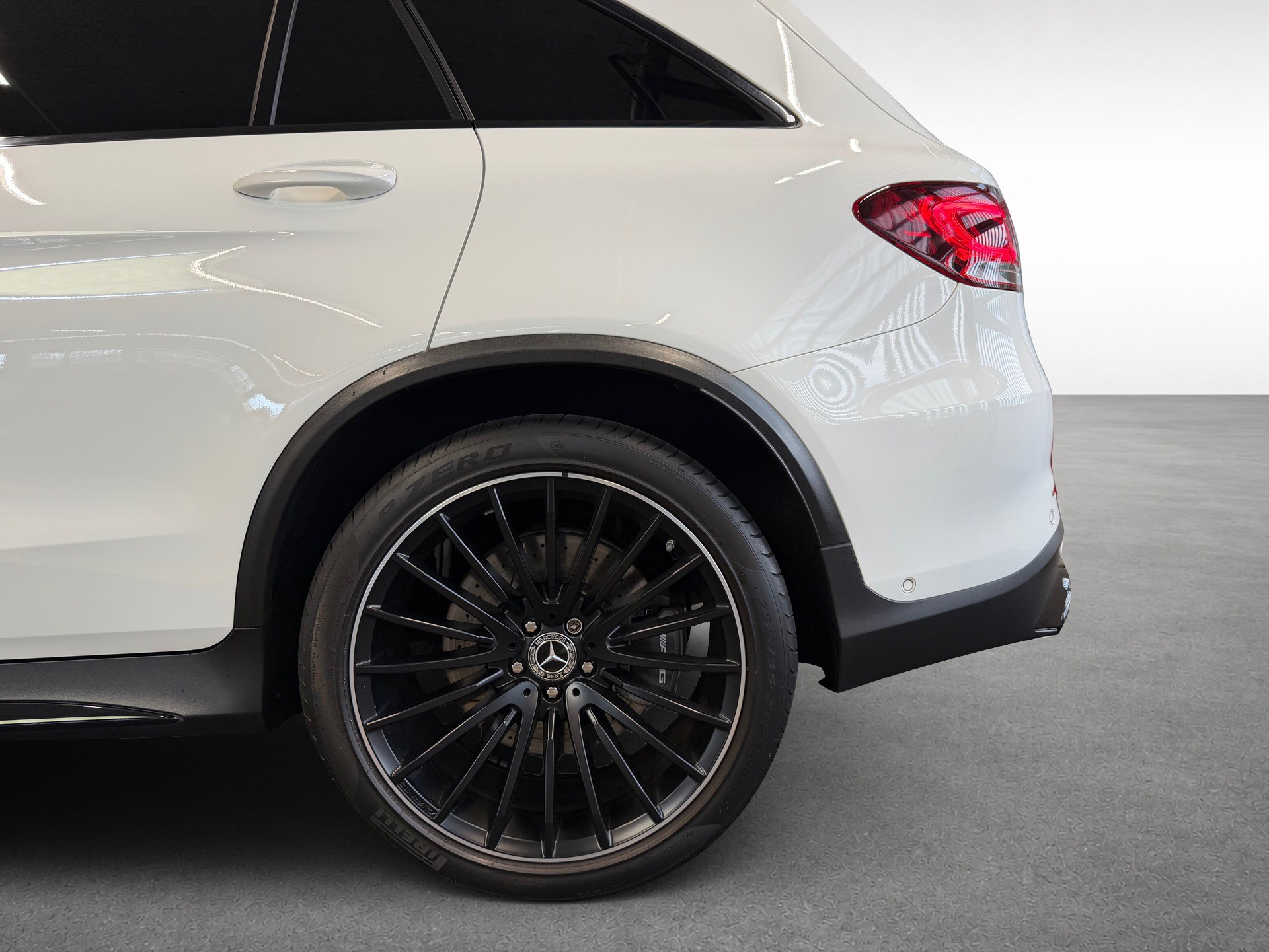 MERCEDES-BENZ GLC 63 AMG 4Matic+ 9G-Tronic *Burmester* *Night-Paket* *Performance-Abgasanlage*-image-11