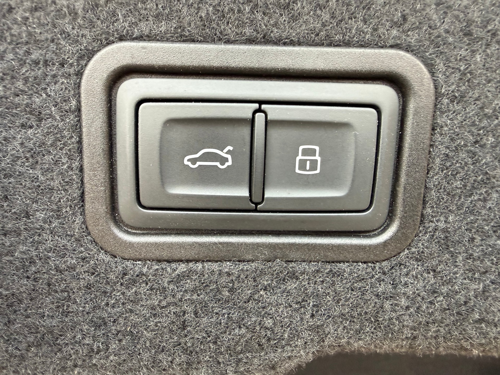 AUDI A8 50 TDI quattro tiptronic-image-21
