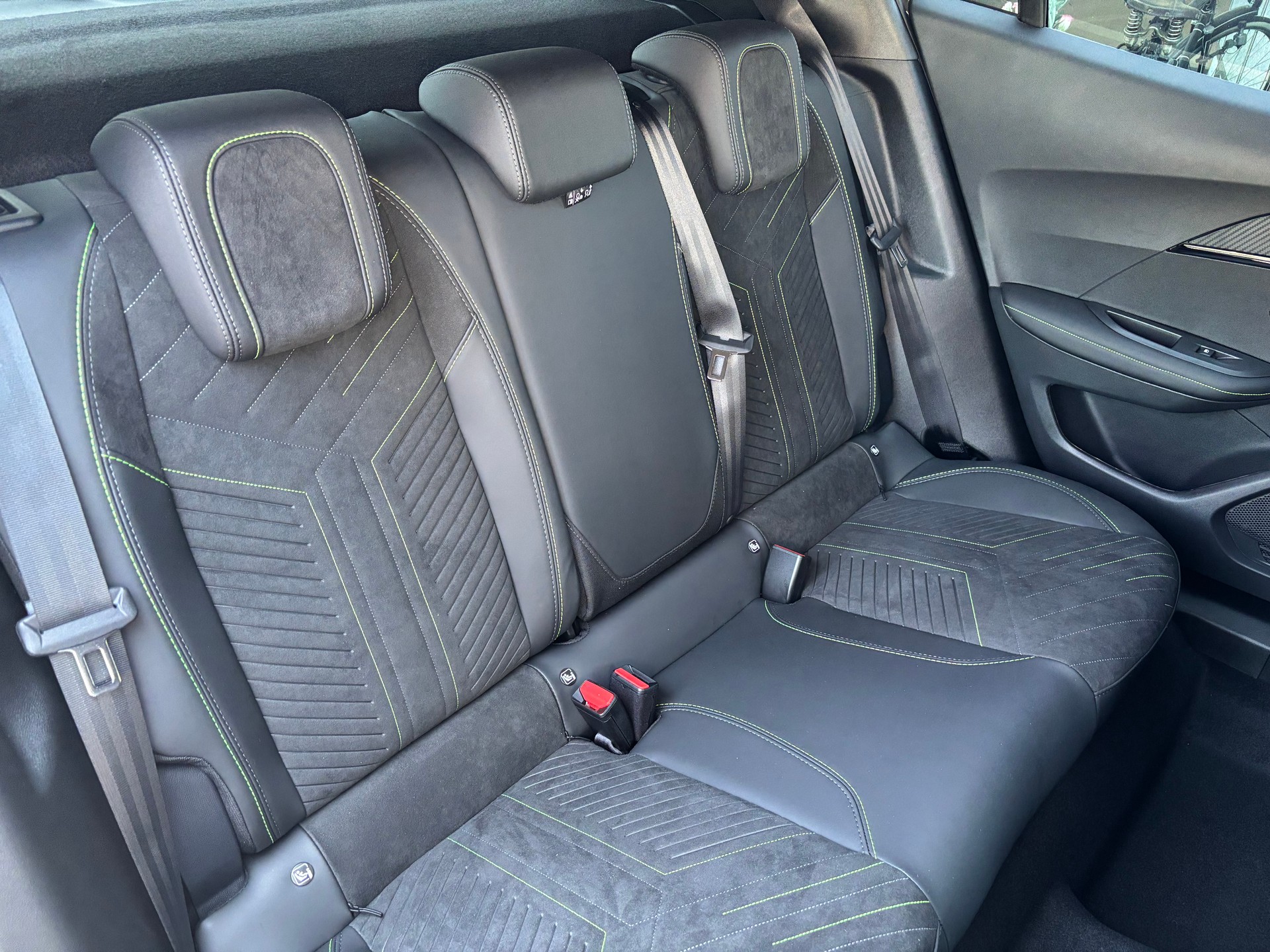 PEUGEOT 2008 1.2 145 MHEV GT Exclusive-image-6