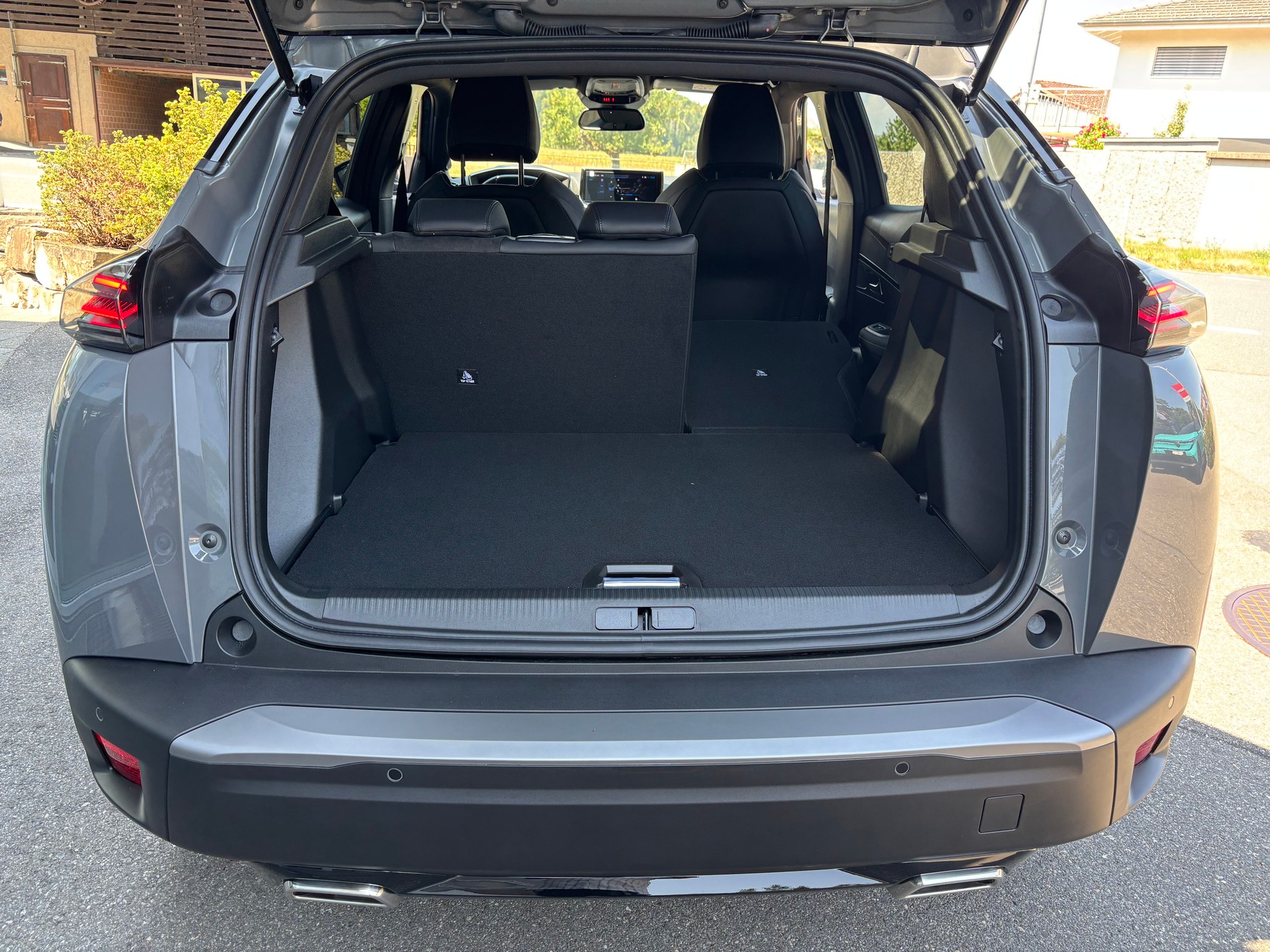 PEUGEOT 2008 1.2 145 MHEV GT Exclusive-image-5