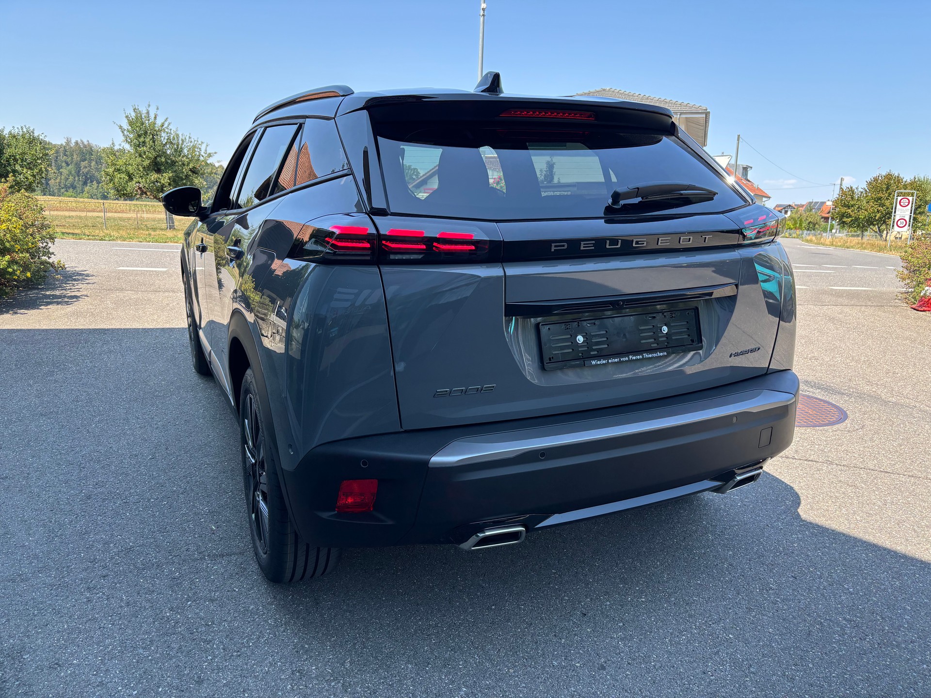 PEUGEOT 2008 1.2 145 MHEV GT Exclusive-image-2