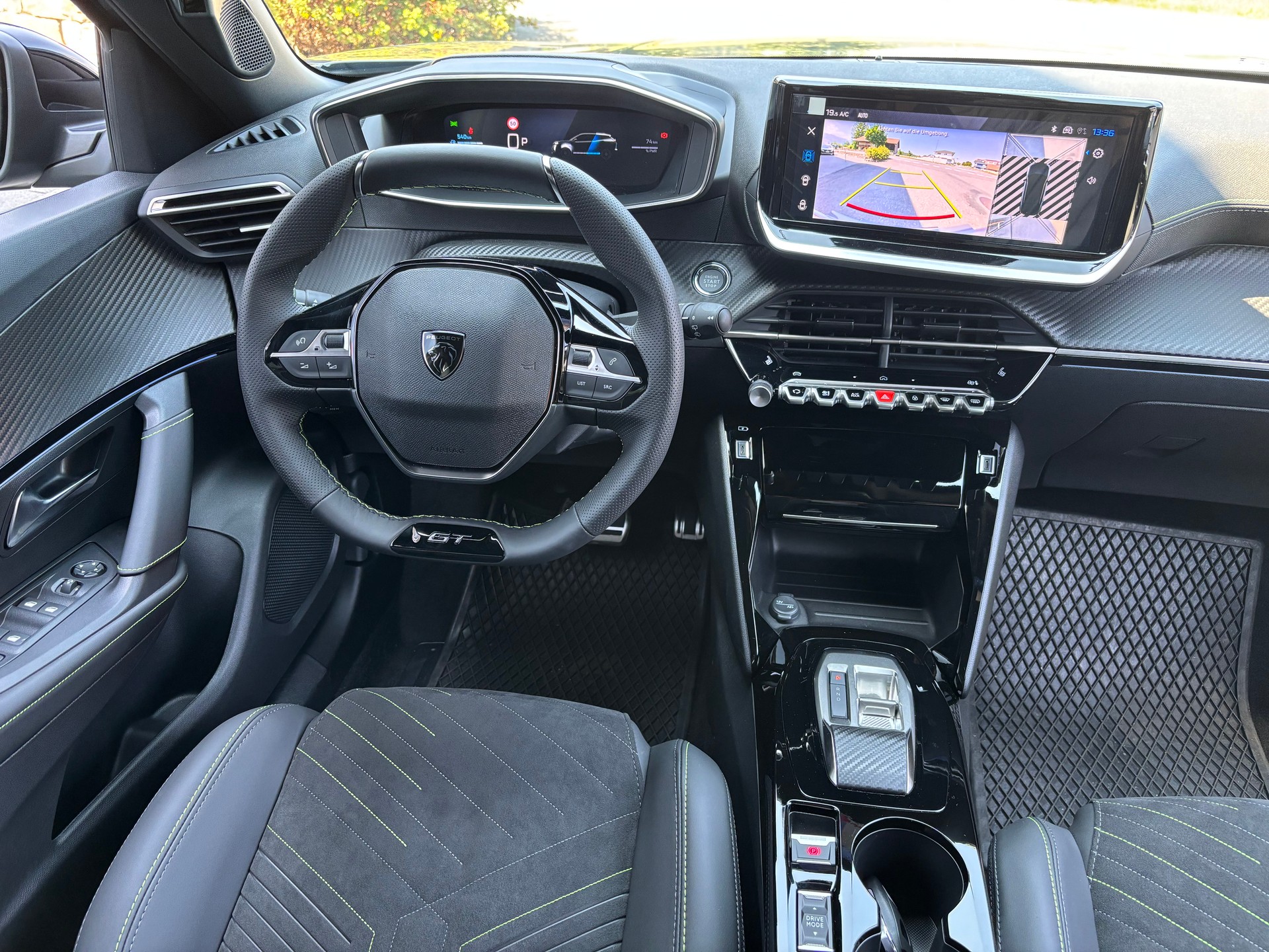 PEUGEOT 2008 1.2 145 MHEV GT Exclusive-image-9