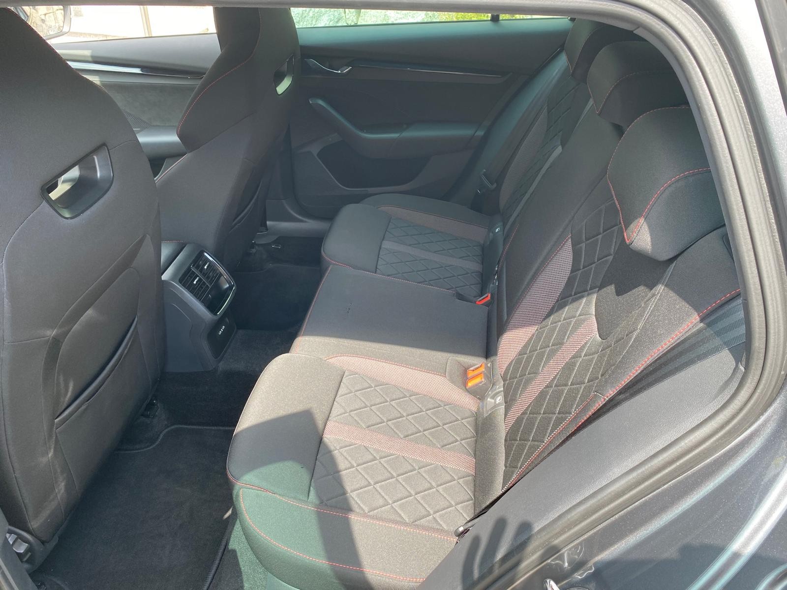 SKODA Octavia Combi 2.0 TSI DSG RS-image-10