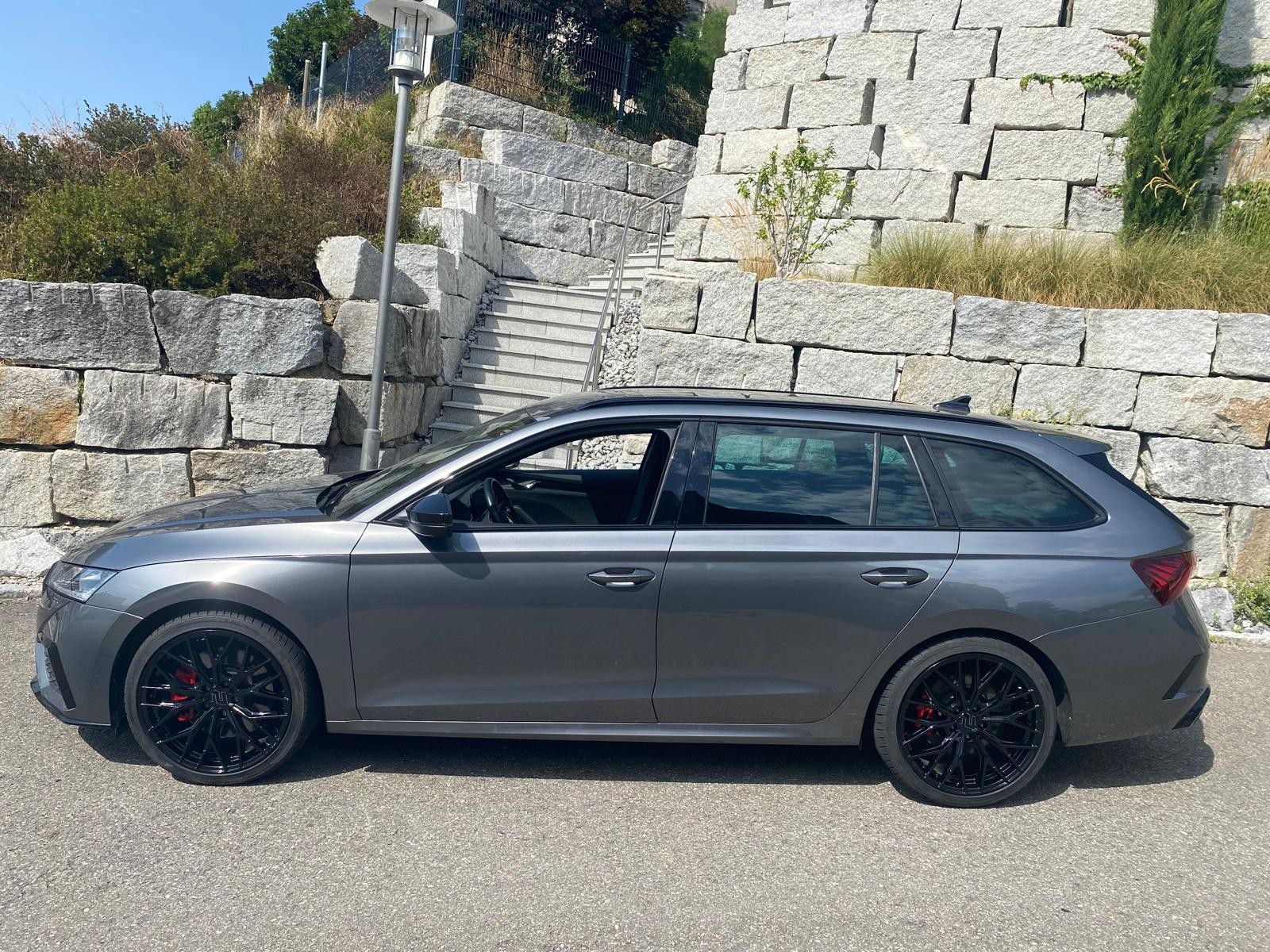 SKODA Octavia Combi 2.0 TSI DSG RS-image-1