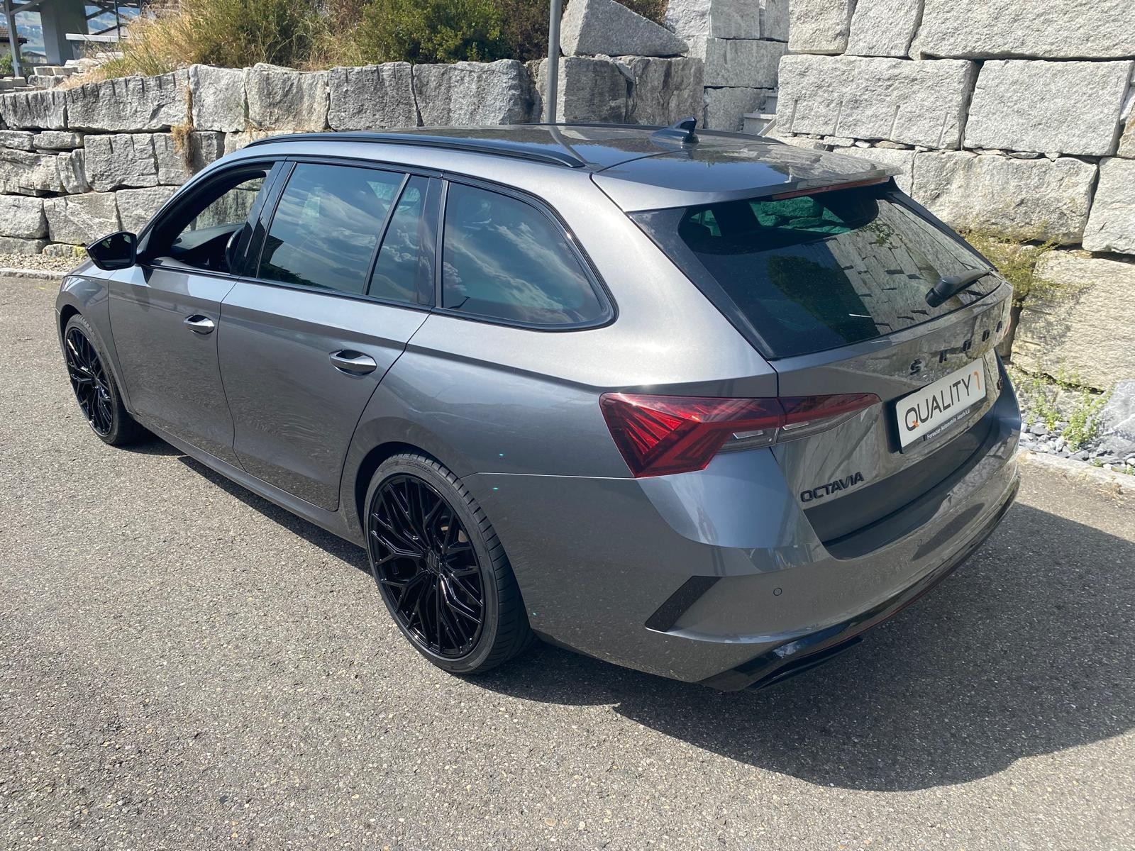 SKODA Octavia Combi 2.0 TSI DSG RS-image-2