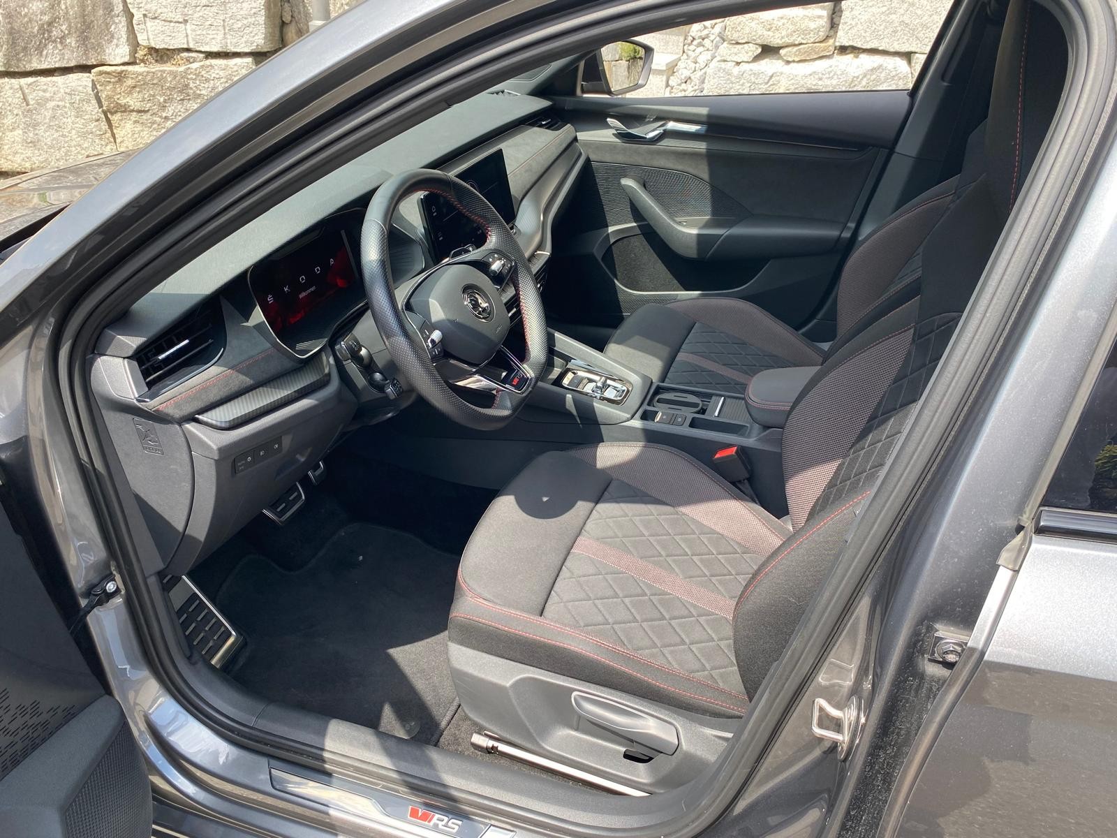 SKODA Octavia Combi 2.0 TSI DSG RS-image-9