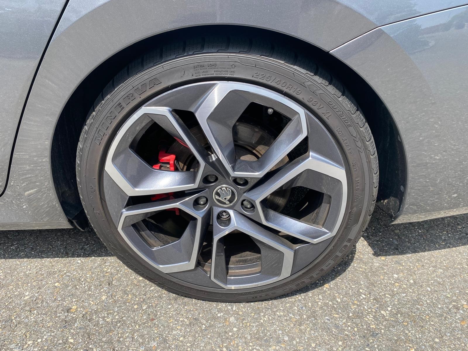SKODA Octavia Combi 2.0 TSI DSG RS-image-8
