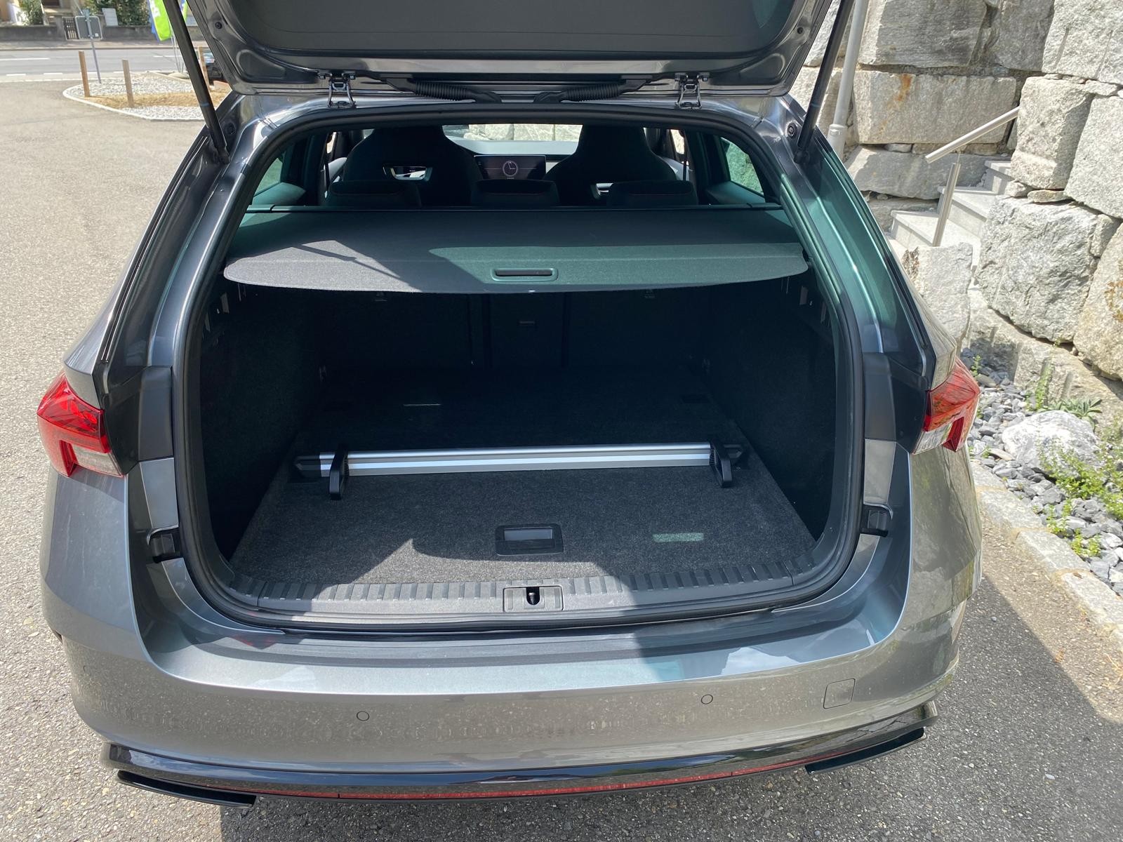 SKODA Octavia Combi 2.0 TSI DSG RS-image-14