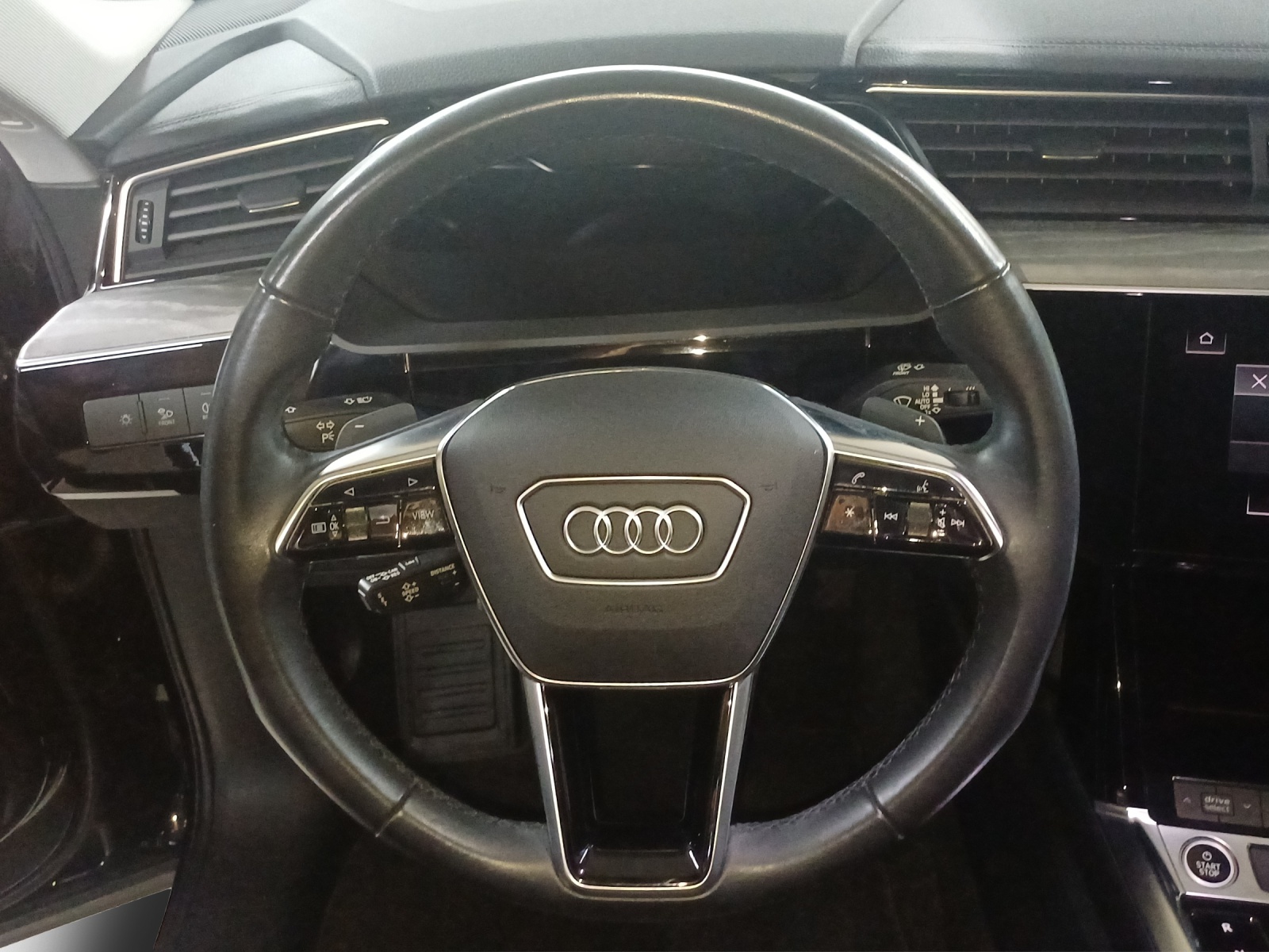 AUDI e-tron 50 Advanced quattro-image-10
