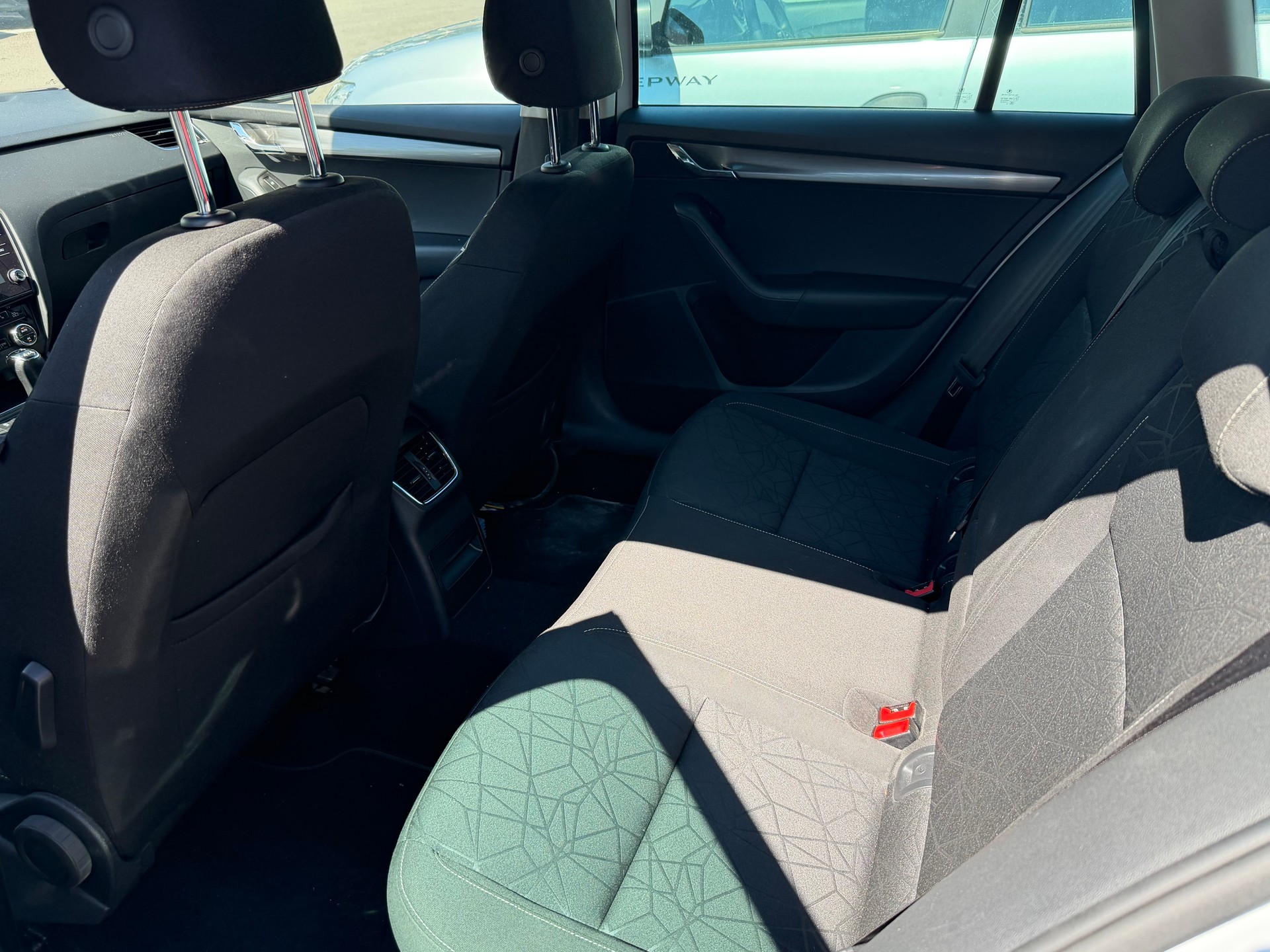 SKODA Octavia Combi 2.0 TSI Ambition 4x4 DSG-image-8