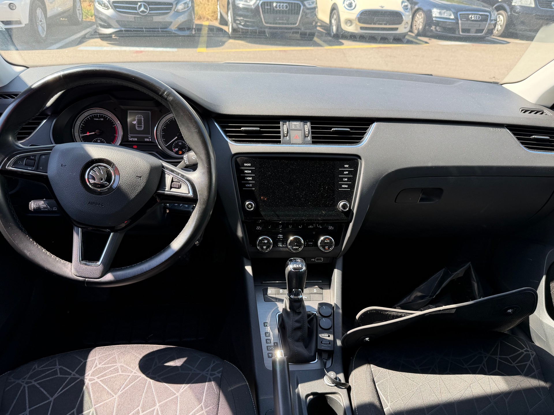 SKODA Octavia Combi 2.0 TSI Ambition 4x4 DSG-image-9