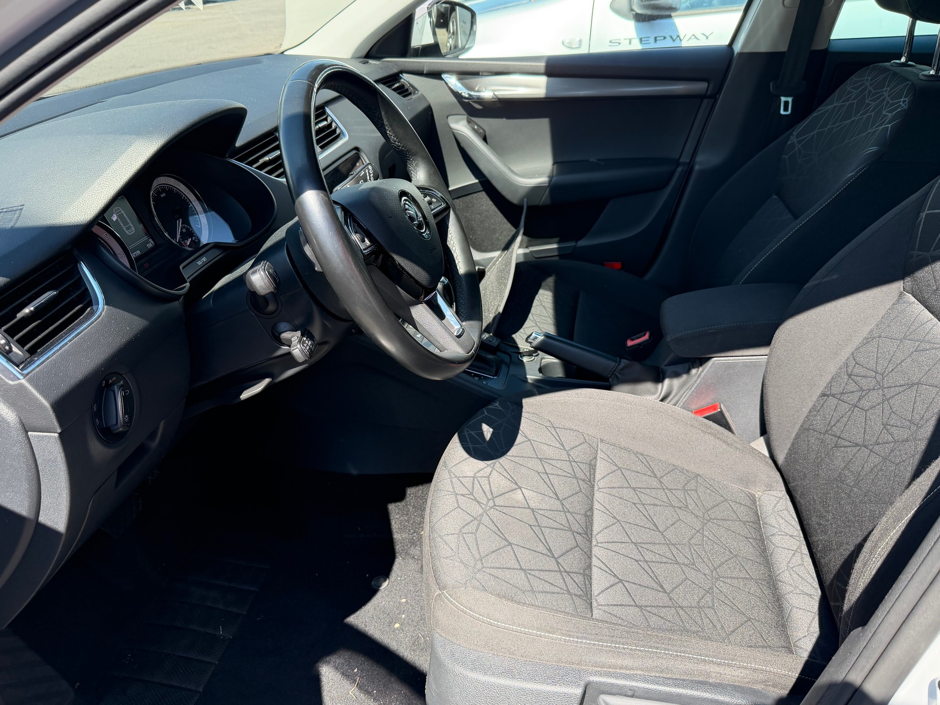 SKODA Octavia Combi 2.0 TSI Ambition 4x4 DSG-image-10