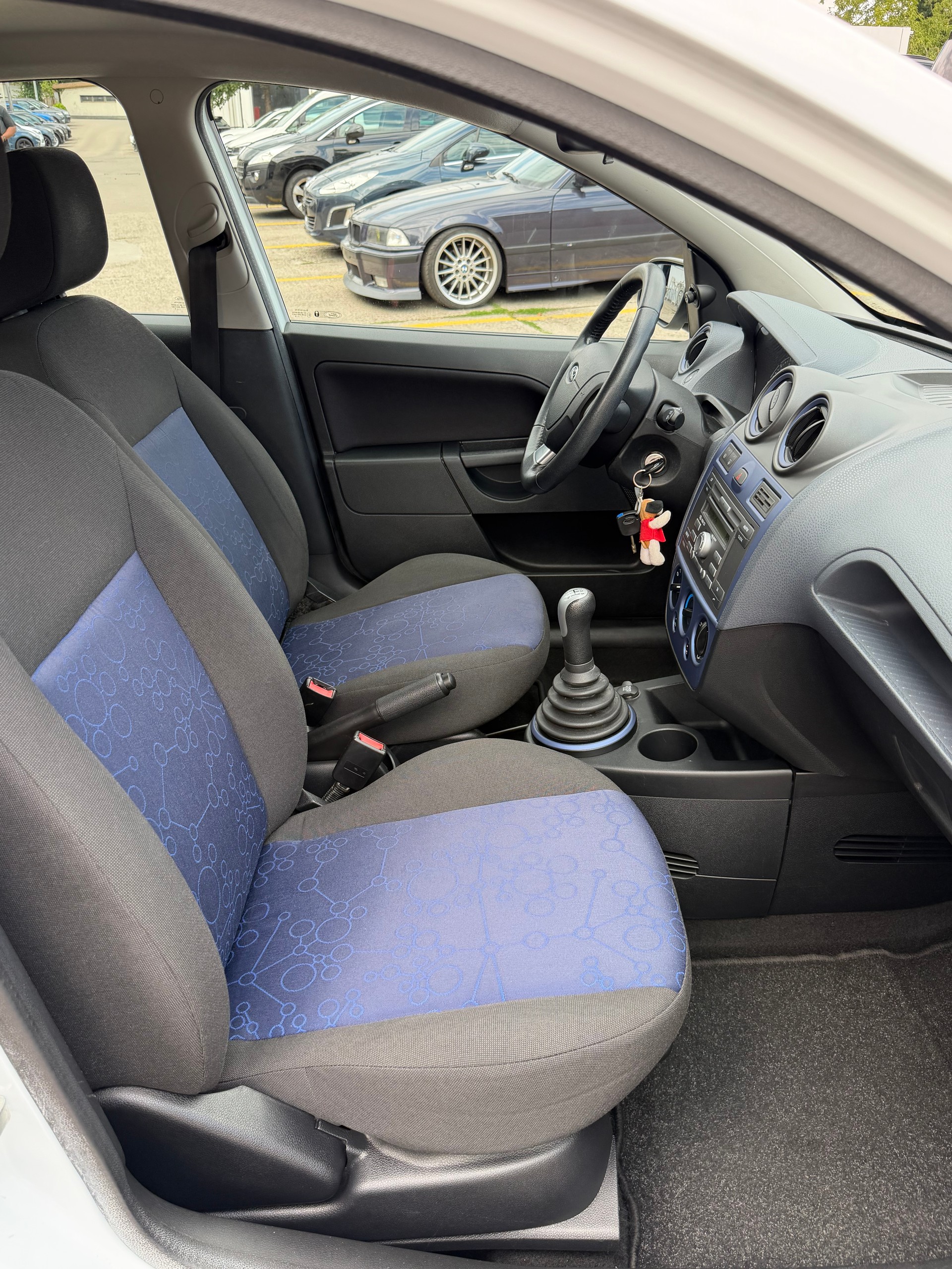 FORD Fiesta 1.4 16V Ambiente-image-13