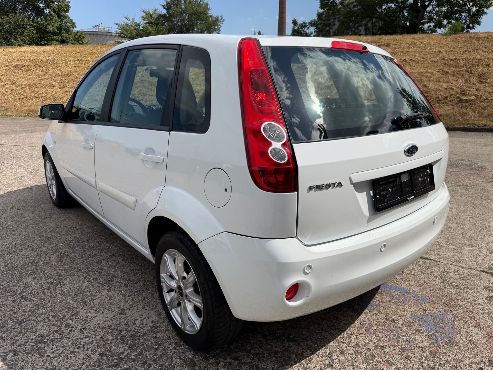 FORD Fiesta 1.4 16V Ambiente-showroom-element-2