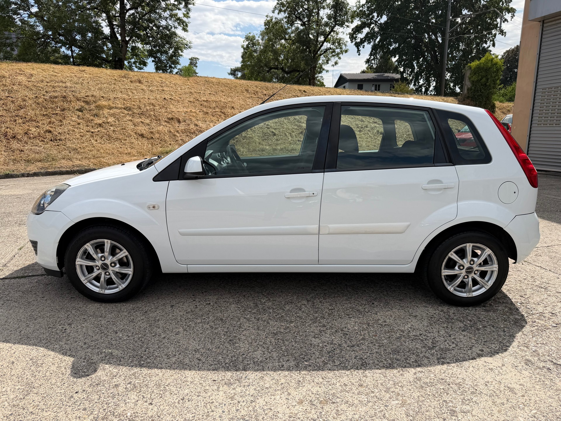 FORD Fiesta 1.4 16V Ambiente-showroom-element-1