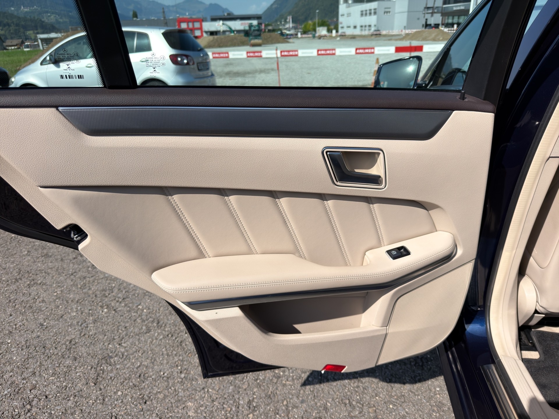 MERCEDES-BENZ E 400 V6 Avantgarde 4matic-image-18