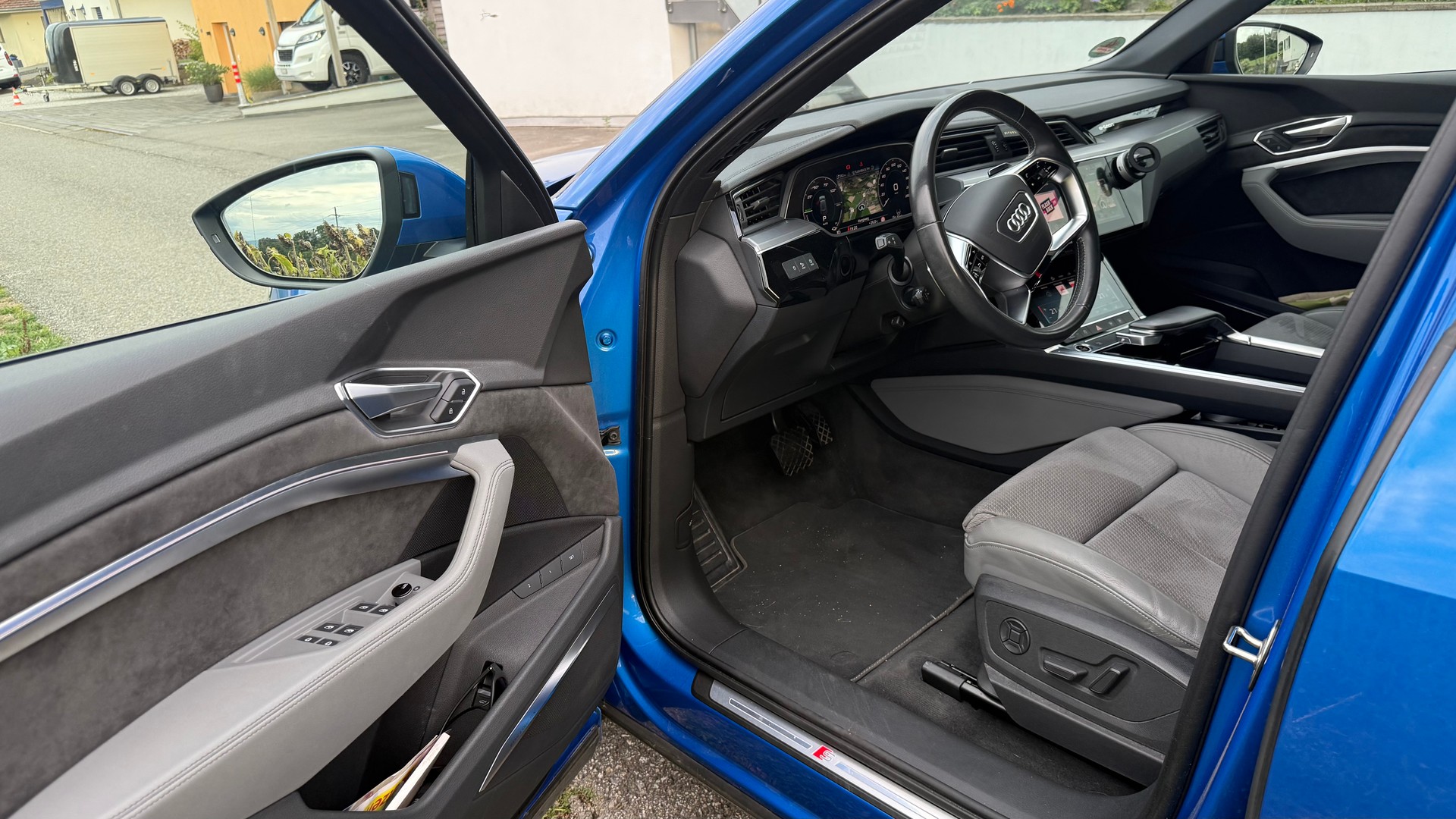 AUDI 55 S Line quattro-image-5