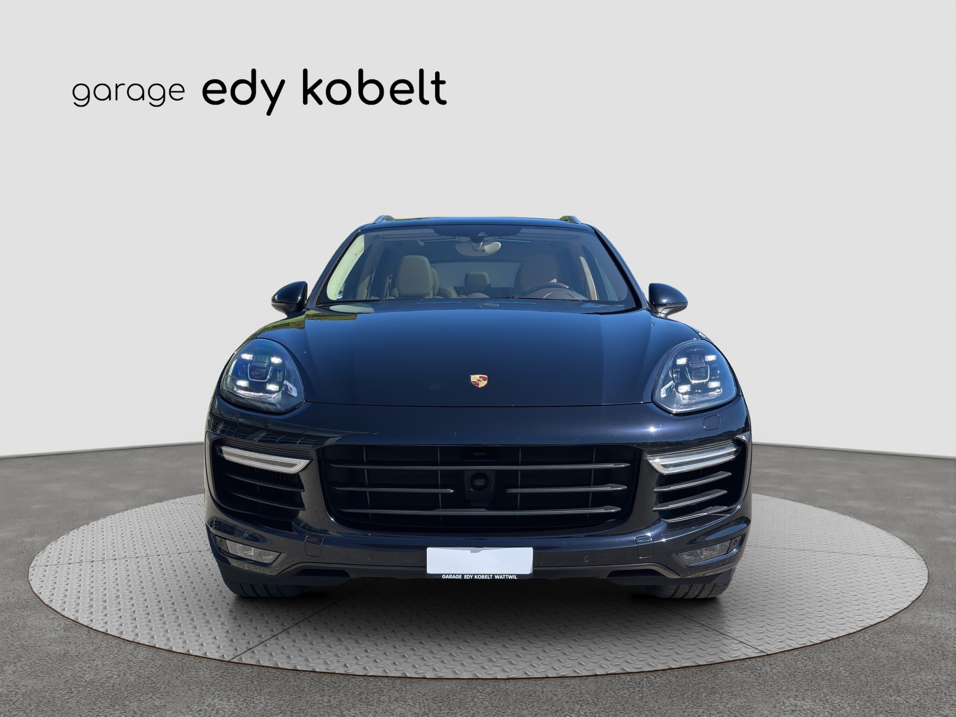 PORSCHE Cayenne Turbo-showroom-element-2