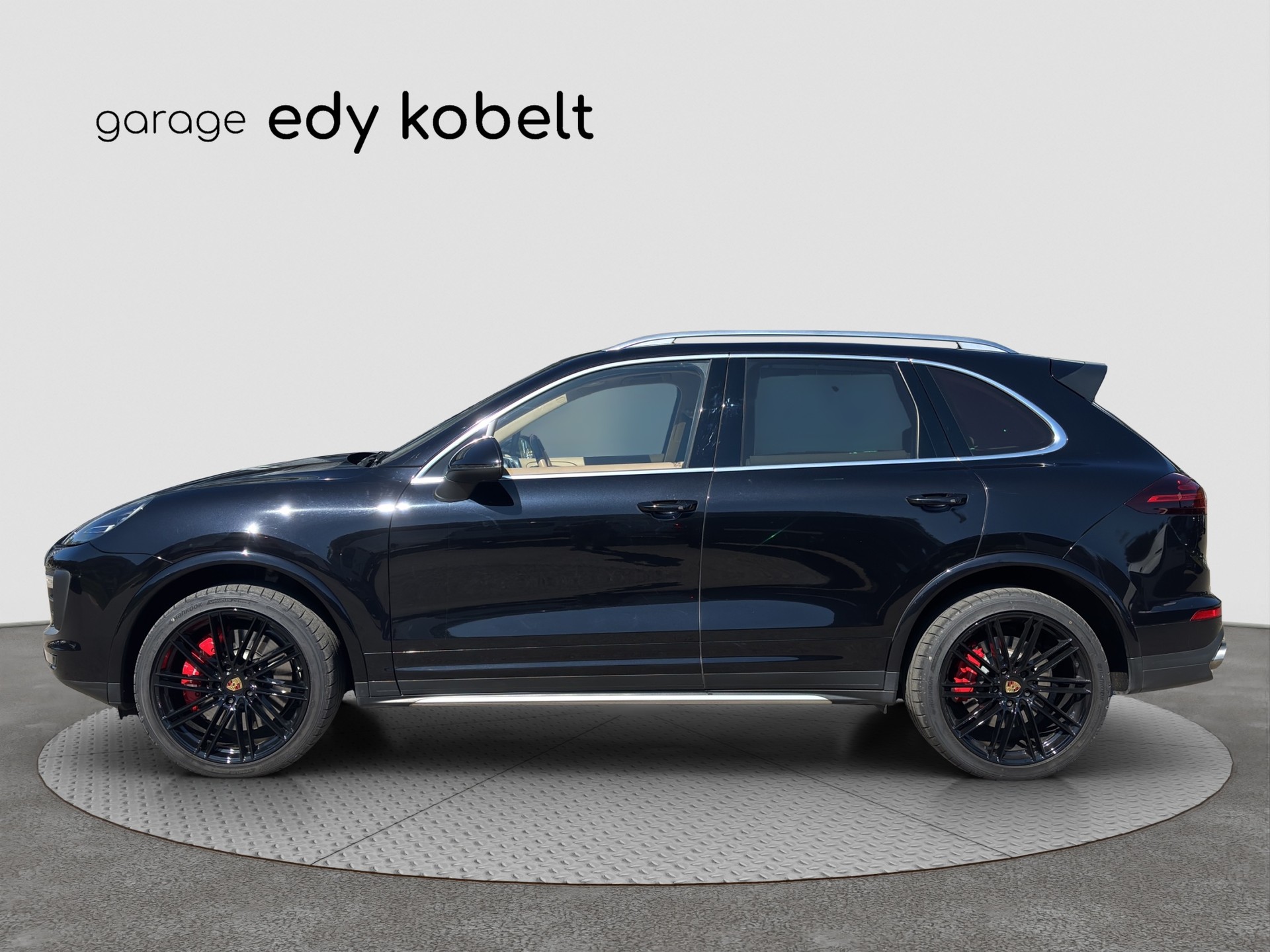 PORSCHE Cayenne Turbo-showroom-element-1