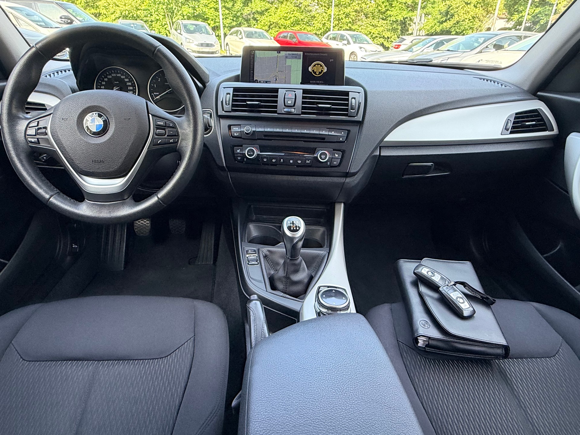 BMW 116i-image-8