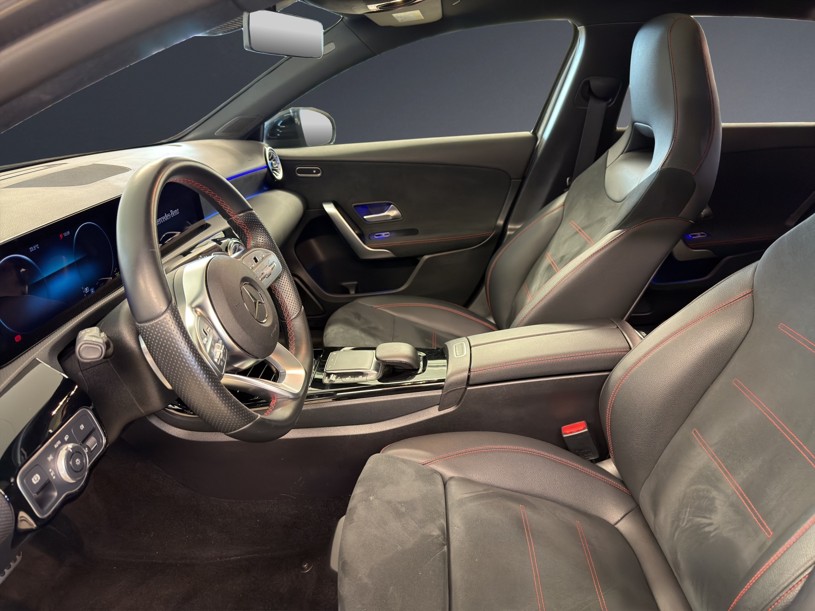 MERCEDES-BENZ A 200 AMG Line-image-6