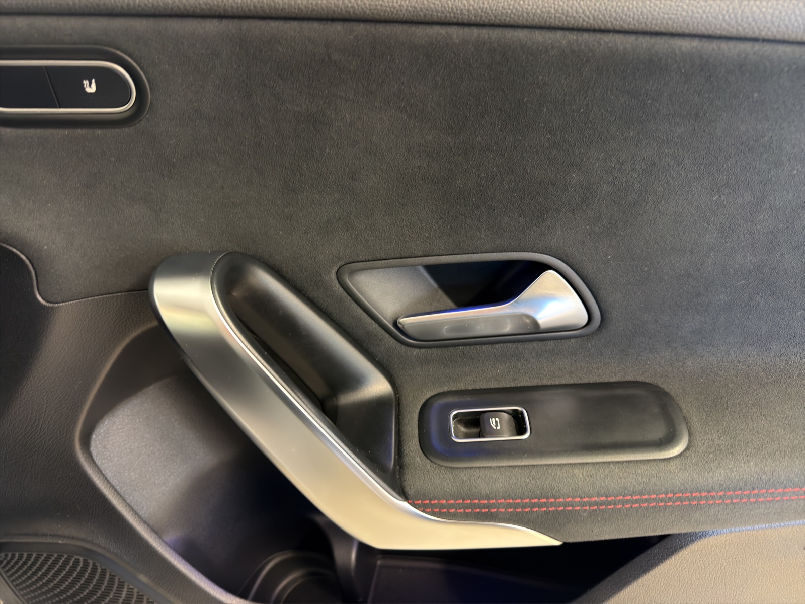 MERCEDES-BENZ A 200 AMG Line-image-10