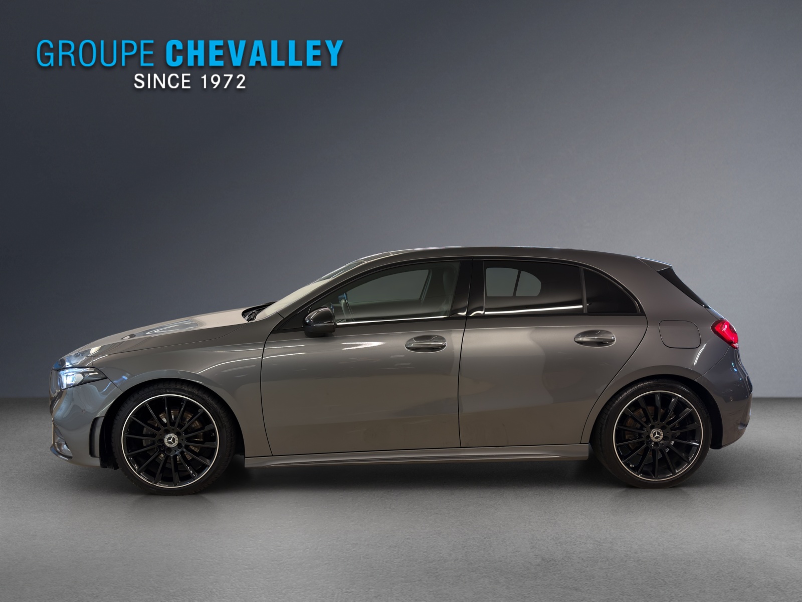 MERCEDES-BENZ A 200 AMG Line-showroom-element-2