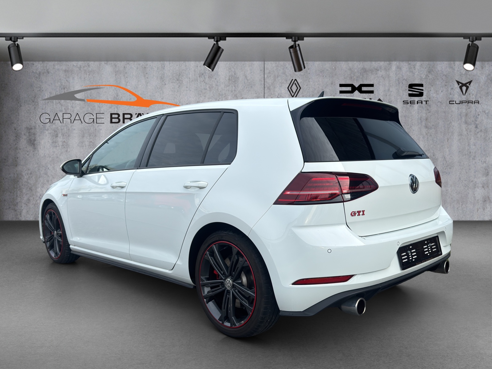 VW Golf 2.0 TSI GTI Performance DSG-showroom-element-3