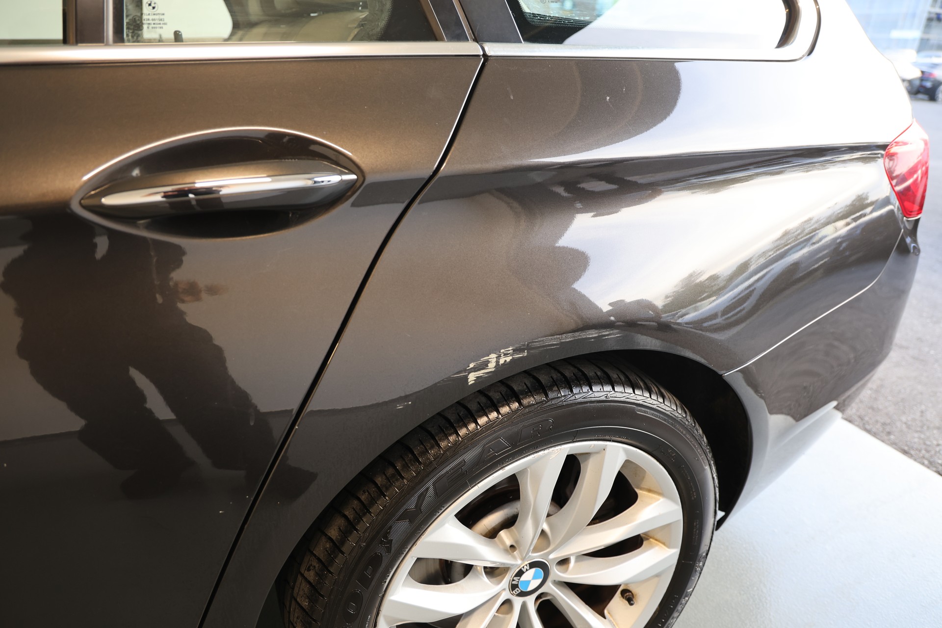 BMW 530d xDrive Touring-image-16