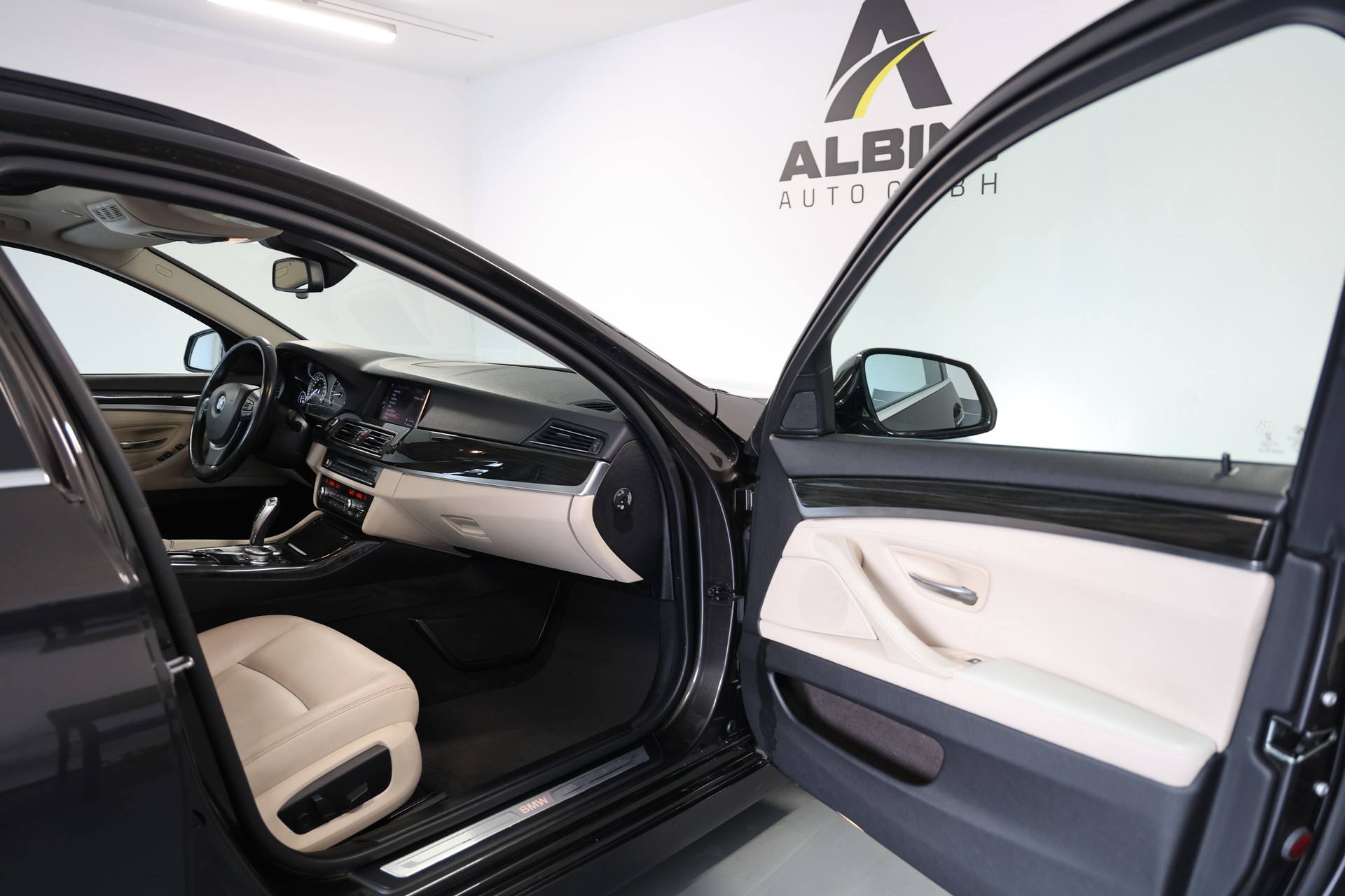 BMW 530d xDrive Touring-image-10