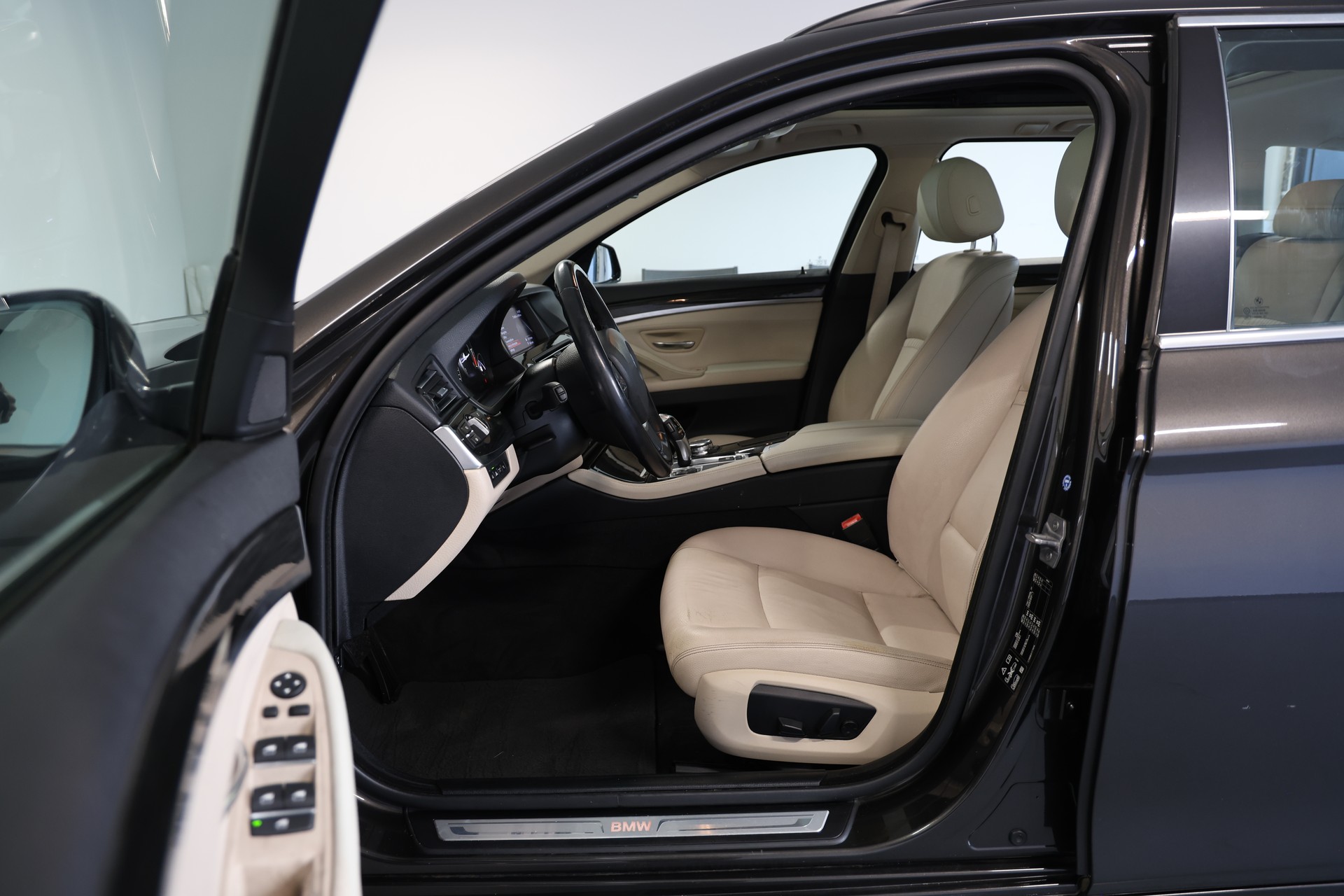 BMW 530d xDrive Touring-image-5