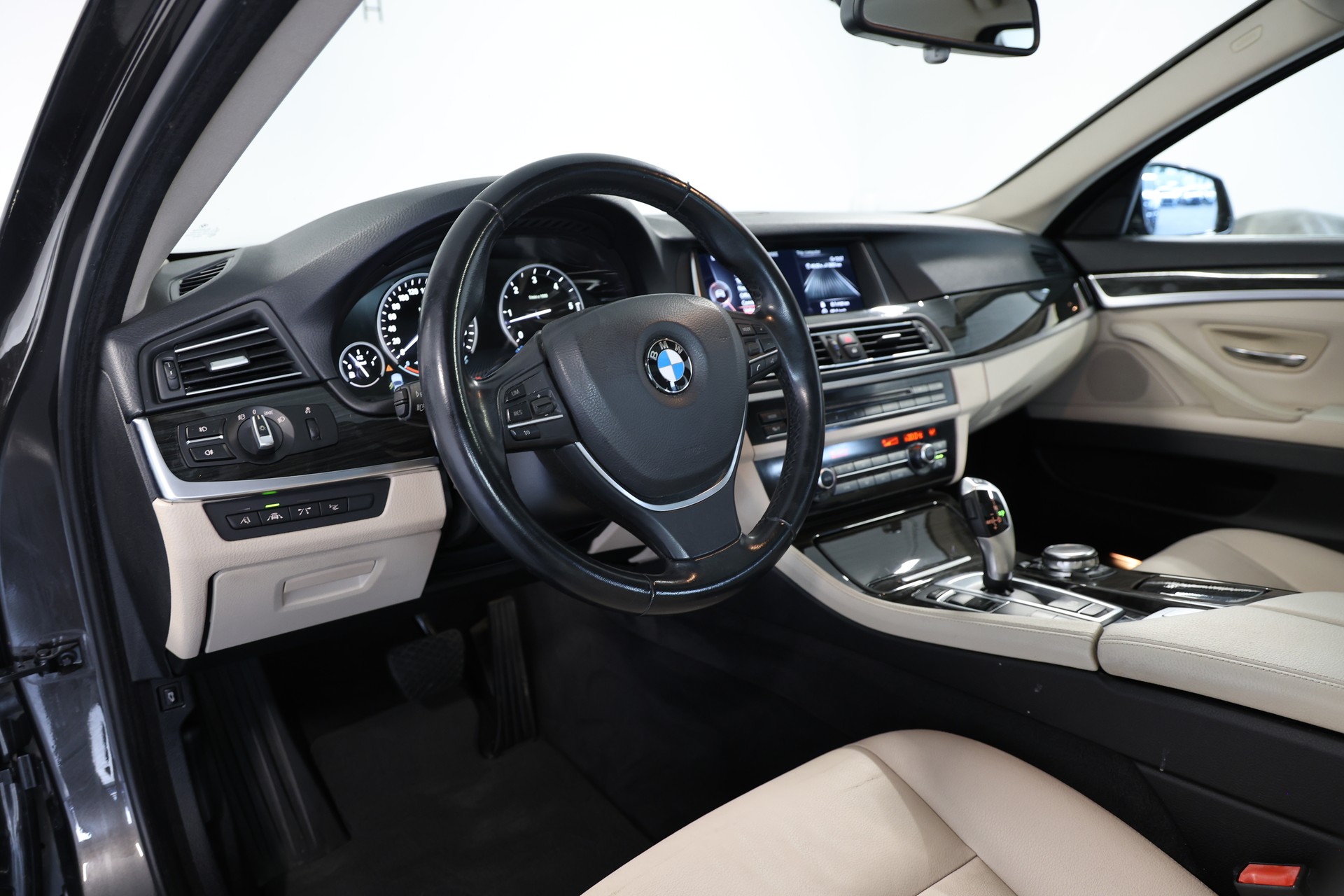 BMW 530d xDrive Touring-image-7