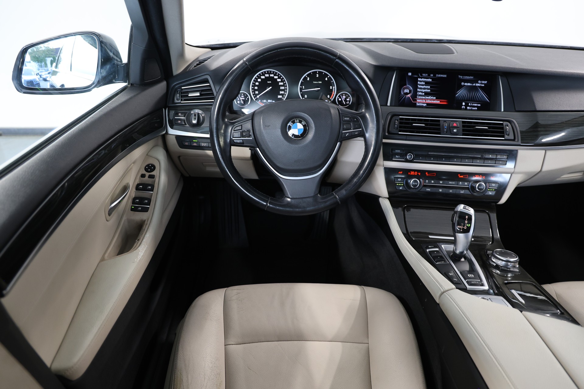 BMW 530d xDrive Touring-image-8